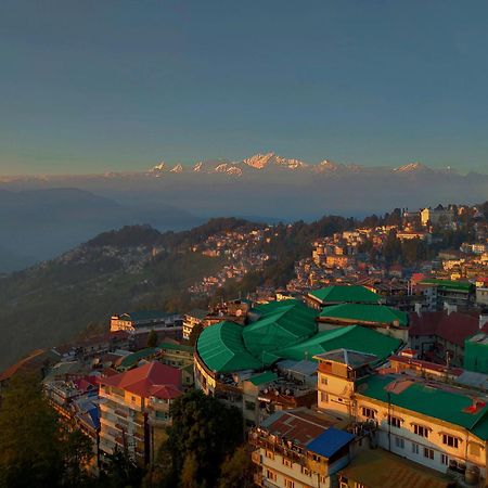 Summit Montana Suites & Spa At Mall Darjeeling  Exterior photo
