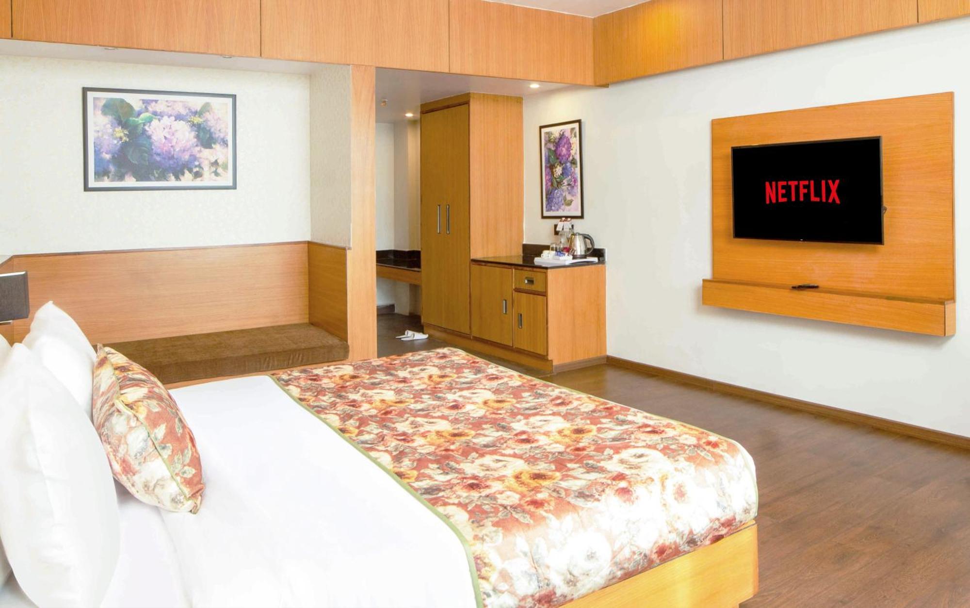 Summit Montana Suites & Spa At Mall Darjeeling  Exterior photo